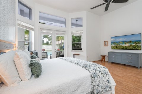 Casa en venta en Pembroke Pines, Florida, 5 dormitorios, 290.13 m2 № 2002483 - foto 10