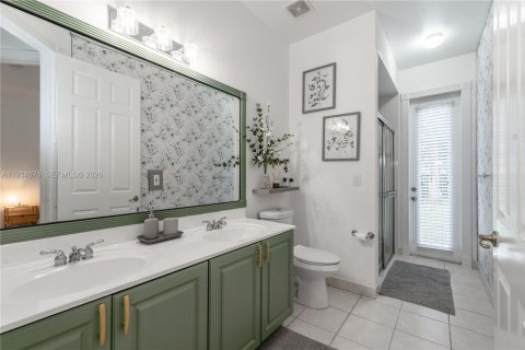 Casa en venta en Pembroke Pines, Florida, 5 dormitorios, 290.13 m2 № 2002483 - foto 26