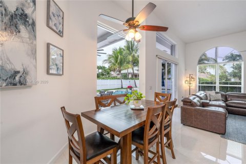 Casa en venta en Pembroke Pines, Florida, 5 dormitorios, 290.13 m2 № 2002483 - foto 21