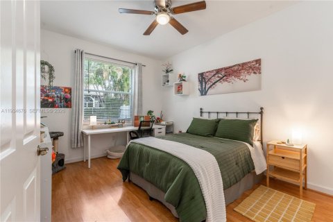 Casa en venta en Pembroke Pines, Florida, 5 dormitorios, 290.13 m2 № 2002483 - foto 27