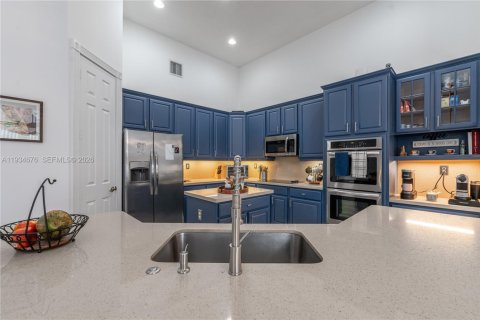 Casa en venta en Pembroke Pines, Florida, 5 dormitorios, 290.13 m2 № 2002483 - foto 18