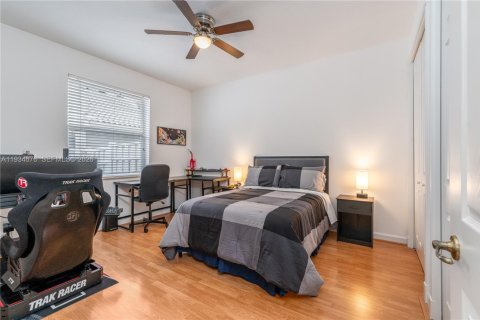 Casa en venta en Pembroke Pines, Florida, 5 dormitorios, 290.13 m2 № 2002483 - foto 29