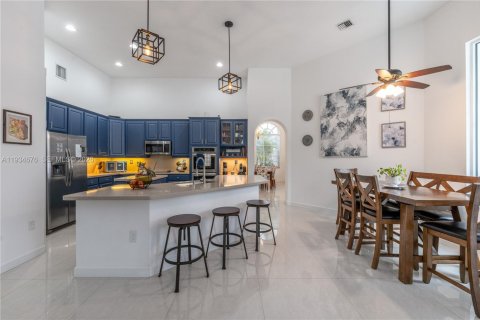 Casa en venta en Pembroke Pines, Florida, 5 dormitorios, 290.13 m2 № 2002483 - foto 20