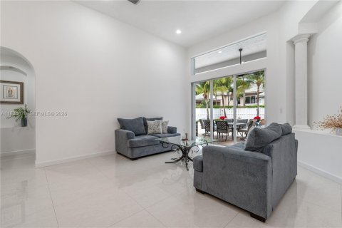 Casa en venta en Pembroke Pines, Florida, 5 dormitorios, 290.13 m2 № 2002483 - foto 6