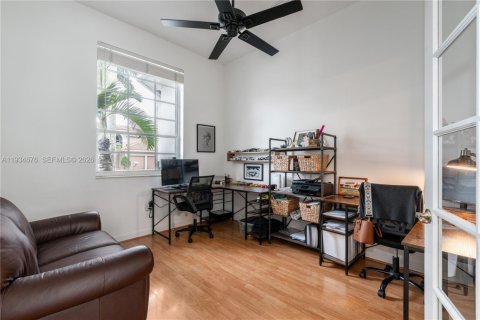 Casa en venta en Pembroke Pines, Florida, 5 dormitorios, 290.13 m2 № 2002483 - foto 30