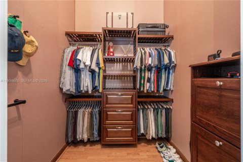 Casa en venta en Pembroke Pines, Florida, 5 dormitorios, 290.13 m2 № 2002483 - foto 12