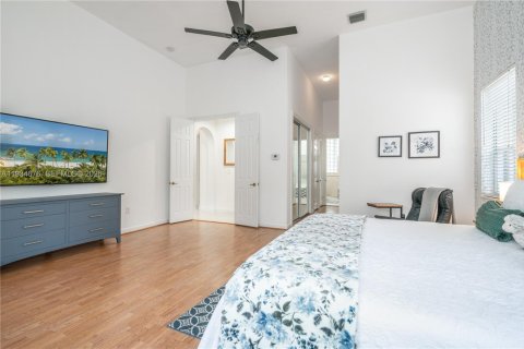 Casa en venta en Pembroke Pines, Florida, 5 dormitorios, 290.13 m2 № 2002483 - foto 11