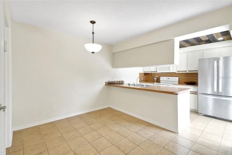 Townhouse in Leesburg, Florida 2 bedrooms, 119.66 sq.m. № 1620310 - photo 24
