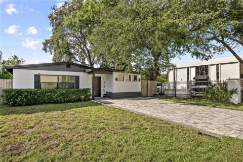 Commercial property in Tampa, Florida 118.73 sq.m. № 2390826 - photo 2