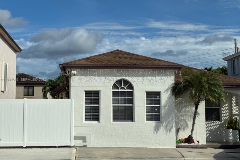 Villa ou maison à vendre à Miami, Floride: 3 chambres, 111.67 m2 № 1991464 - photo 3