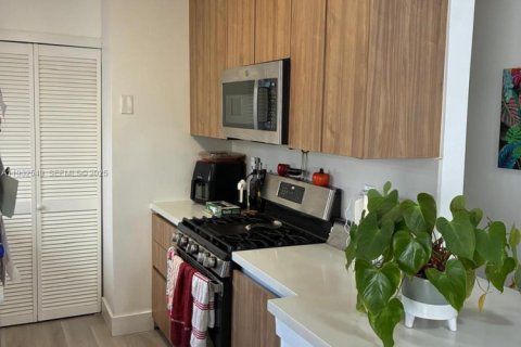 Villa ou maison à vendre à Miami, Floride: 3 chambres, 111.67 m2 № 1991464 - photo 4