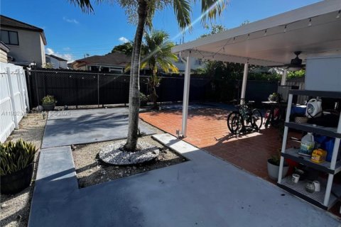 Villa ou maison à vendre à Miami, Floride: 3 chambres, 111.67 m2 № 1991464 - photo 18