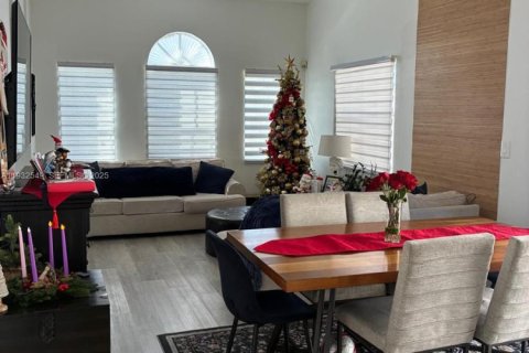 Villa ou maison à vendre à Miami, Floride: 3 chambres, 111.67 m2 № 1991464 - photo 6