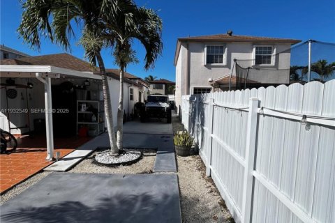 Villa ou maison à vendre à Miami, Floride: 3 chambres, 111.67 m2 № 1991464 - photo 19
