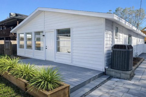 Casa en venta en Saint Petersburg, Florida, 4 dormitorios, 142.14 m2 № 2225318 - foto 3