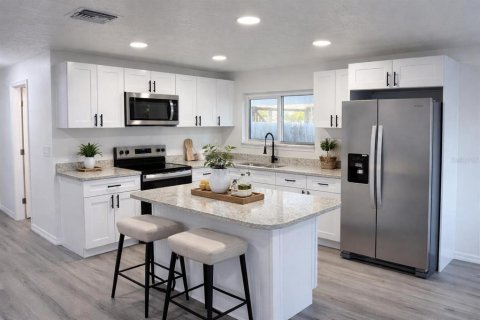 Casa en venta en Saint Petersburg, Florida, 4 dormitorios, 142.14 m2 № 2225318 - foto 8