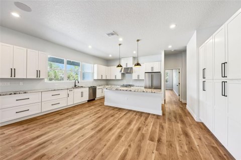 Villa ou maison à vendre à Deltona, Floride: 4 chambres, 301.93 m2 № 2234172 - photo 10