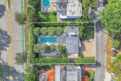 House in Miami Beach, Florida 5 bedrooms № 1928352 - photo 12