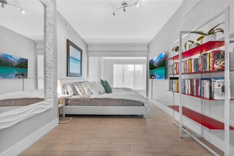 Condo in Miami, Florida, 2 bedrooms  № 1992057 - photo 11