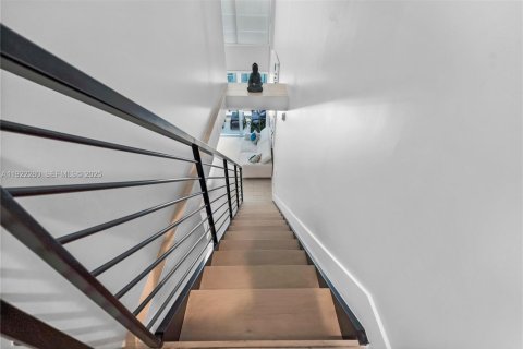 Condo in Miami, Florida, 2 bedrooms  № 1992057 - photo 9