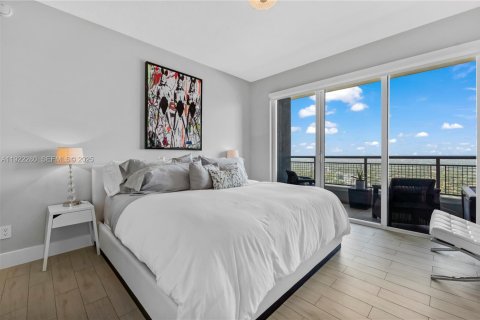 Condo in Miami, Florida, 2 bedrooms  № 1992057 - photo 15