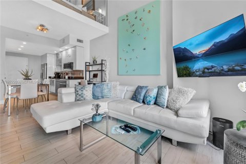 Condo in Miami, Florida, 2 bedrooms  № 1992057 - photo 4