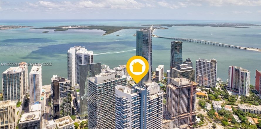 Condo in Miami, Florida, 2 bedrooms  № 1992057