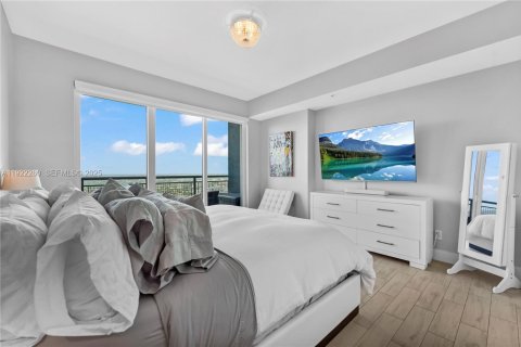 Condo in Miami, Florida, 2 bedrooms  № 1992057 - photo 14