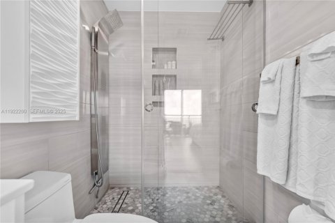 Condo in Miami, Florida, 2 bedrooms  № 1992057 - photo 23