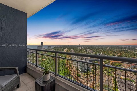 Condo in Miami, Florida, 2 bedrooms  № 1992057 - photo 25