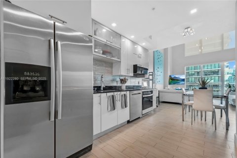 Condo in Miami, Florida, 2 bedrooms  № 1992057 - photo 7