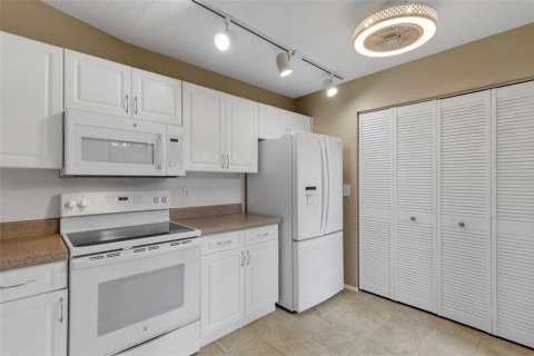 Condo in Sarasota, Florida, 2 bedrooms  № 2125155 - photo 13