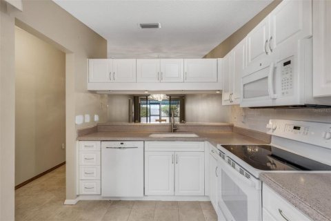 Condo in Sarasota, Florida, 2 bedrooms  № 2125155 - photo 15