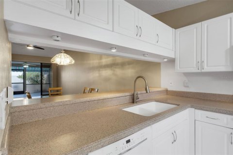 Condo in Sarasota, Florida, 2 bedrooms  № 2125155 - photo 16