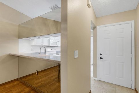 Condo in Sarasota, Florida, 2 bedrooms  № 2125155 - photo 8