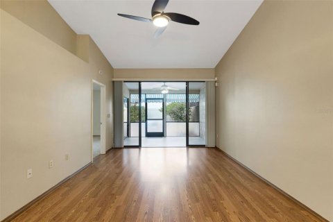 Condo in Sarasota, Florida, 2 bedrooms  № 2125155 - photo 22