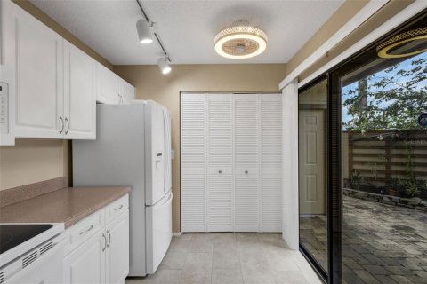 Condo in Sarasota, Florida, 2 bedrooms  № 2125155 - photo 10