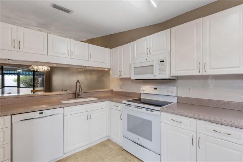 Condo in Sarasota, Florida, 2 bedrooms  № 2125155 - photo 14