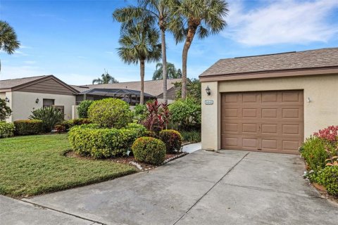 Condo in Sarasota, Florida, 2 bedrooms  № 2125155 - photo 2