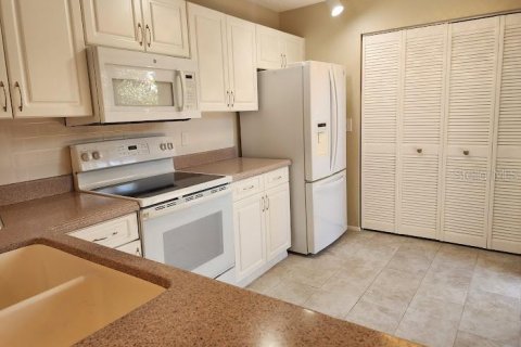 Condo in Sarasota, Florida, 2 bedrooms  № 2125155 - photo 12