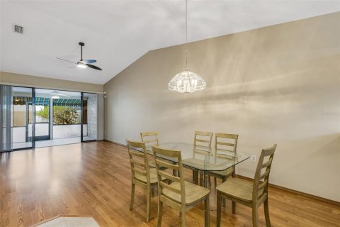 Condo in Sarasota, Florida, 2 bedrooms  № 2125155 - photo 18