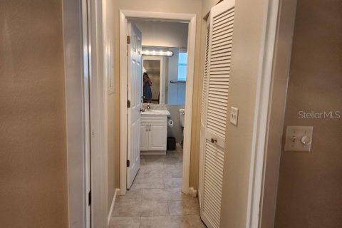 Condo in Sarasota, Florida, 2 bedrooms  № 2125155 - photo 24