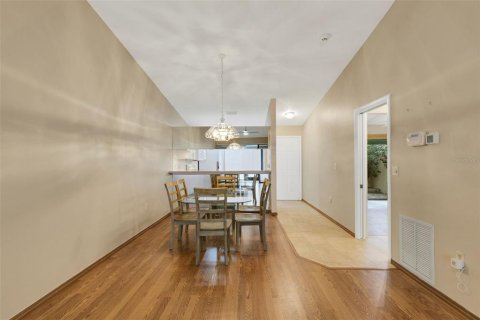 Condo in Sarasota, Florida, 2 bedrooms  № 2125155 - photo 20