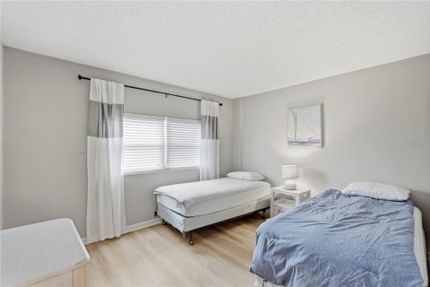 Condo in Saint Petersburg, Florida, 2 bedrooms  № 2266825 - photo 22