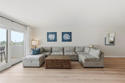 Condo in Saint Petersburg, Florida, 2 bedrooms  № 2266825 - photo 15