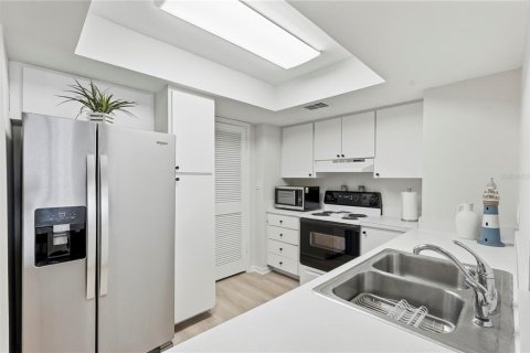 Condo in Saint Petersburg, Florida, 2 bedrooms  № 2266825 - photo 8