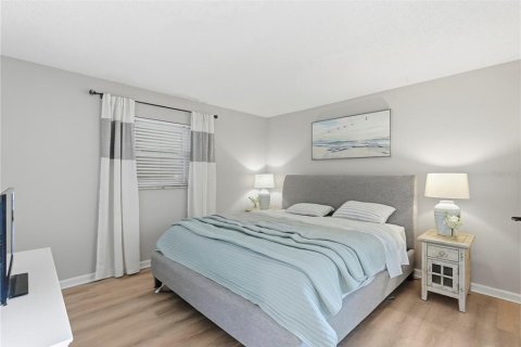 Condo in Saint Petersburg, Florida, 2 bedrooms  № 2266825 - photo 17