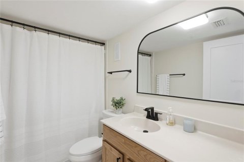Condo in Saint Petersburg, Florida, 2 bedrooms  № 2266825 - photo 24