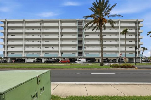 Condo in Saint Petersburg, Florida, 2 bedrooms № 2266825