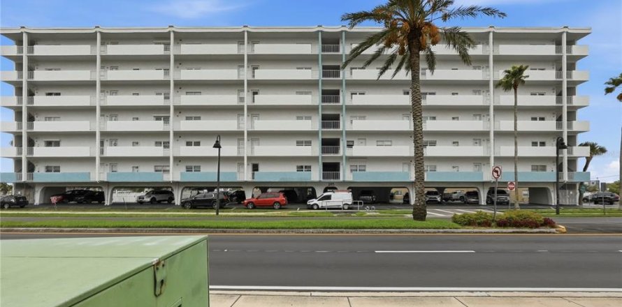 Condo in Saint Petersburg, Florida, 2 bedrooms  № 2266825